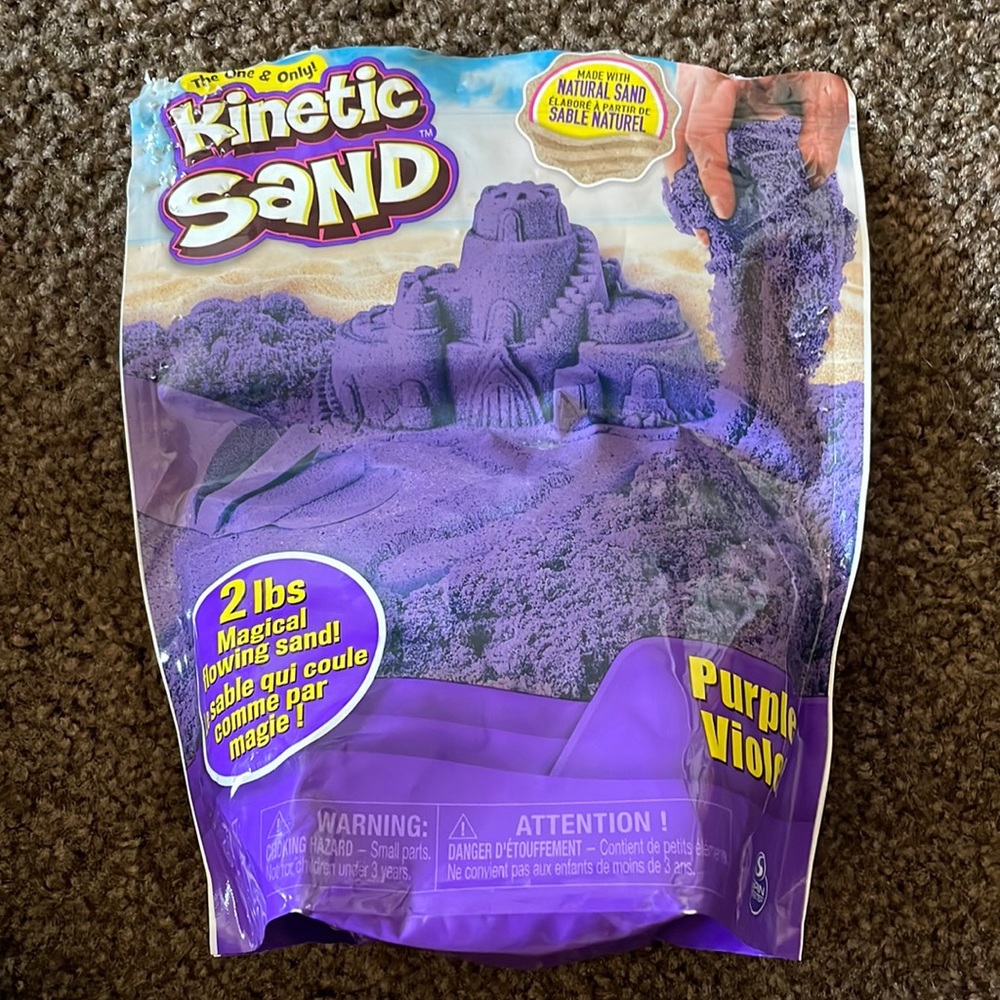 Kinetic sand great condition opened but nothing has been taken out.